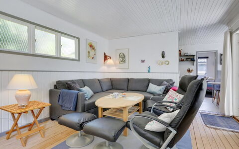Harri - 700M from the Sea: Meubilair, Interieur Ontwerp, Flooring, Hout, Verdieping, Plafond, Houten Vloer, Stoel, Tafel, Verlichting