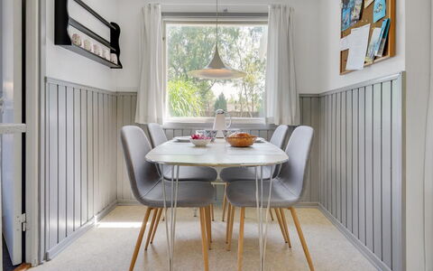 Harri - 700M from the Sea: Meubilair, Interieur Ontwerp, Flooring, Hout, Verdieping, Plafond, Houten Vloer, Stoel, Tafel, Verlichting