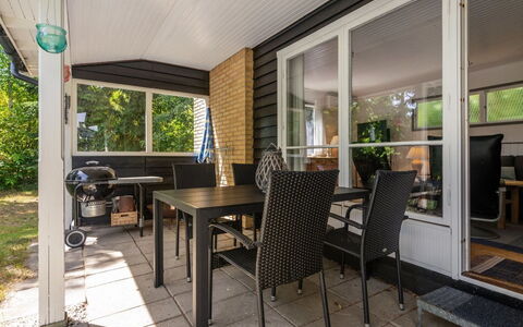 Harri - 700M from the Sea: Meubilair, Interieur Ontwerp, Flooring, Hout, Verdieping, Plafond, Houten Vloer, Stoel, Tafel, Verlichting