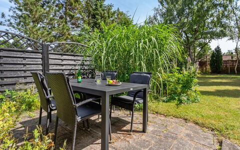 Harri - 700M from the Sea: Meubilair, Interieur Ontwerp, Flooring, Hout, Verdieping, Plafond, Houten Vloer, Stoel, Tafel, Verlichting
