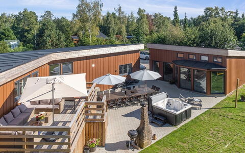 Bjarka - 700M from the Sea: Hout, Land Lot, Dak, Landgoed, Tuin, Verblijf, Landscaping, Schaduw, Beits, Werf