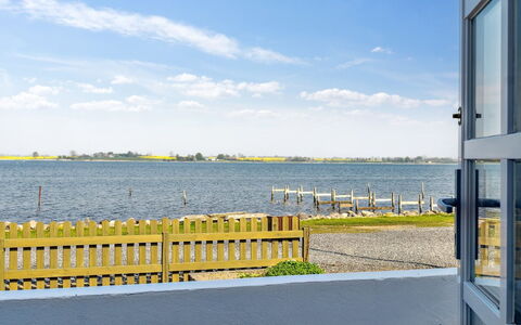 Tameka - 10M to the Fjord: Blauw, Struik, Verblijf, Groundcover, Tuin, Landgoed, Schaduw, Landscaping, Boerderij, Eco Hotel