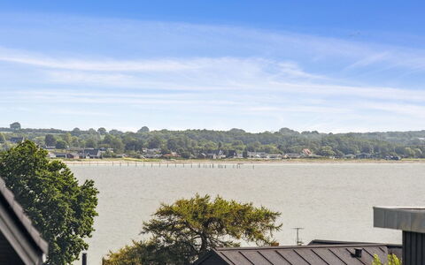 Geeske - 150M from the Sea: Blauw, Struik, Verblijf, Groundcover, Tuin, Landgoed, Schaduw, Landscaping, Boerderij, Eco Hotel