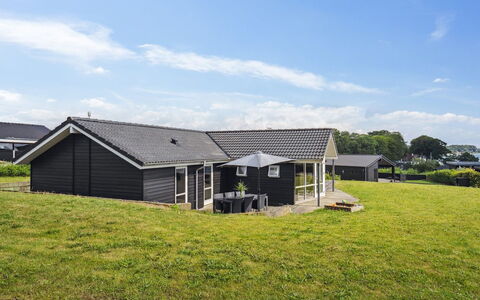 Geeske - 150M from the Sea: Blauw, Struik, Verblijf, Groundcover, Tuin, Landgoed, Schaduw, Landscaping, Boerderij, Eco Hotel