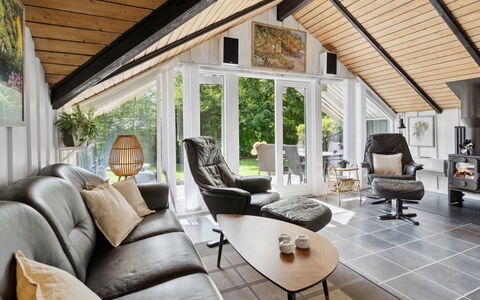 Anselma - 30Km from the Sea: Meubilair, Interieur Ontwerp, Stoel, Flooring, Tafel, Toevlucht, Verdieping, Plafond, Kamer, Eco Hotel