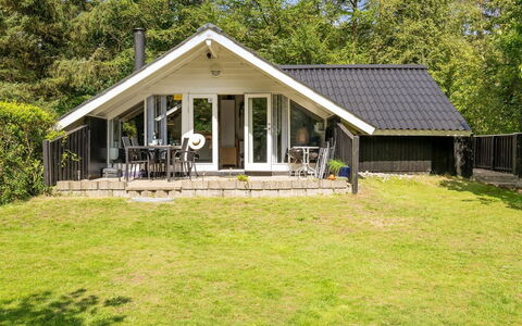Anselma - 30Km from the Sea: Meubilair, Interieur Ontwerp, Stoel, Flooring, Tafel, Toevlucht, Verdieping, Plafond, Kamer, Eco Hotel