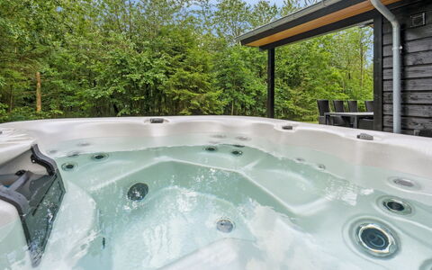 Robert - 30Km from the Sea: Bad, Loodgieterswerkinrichting, Jacuzzi, Zwembad