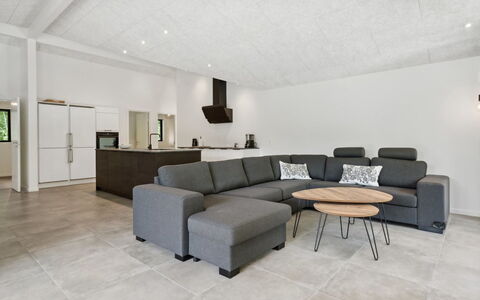 Robert - 30Km from the Sea: Flooring, Interieur Ontwerp, Verdieping, Hout, Meubilair, Plafond, Bankstel, Woonkamer, Kamer, Huis