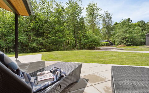 Robert - 30Km from the Sea: Buitenmeubels, Meubilair, Land Lot, Tuin, Schaduw, Stoel, Landscaping, Gazon, Buitentafel, Eco Hotel