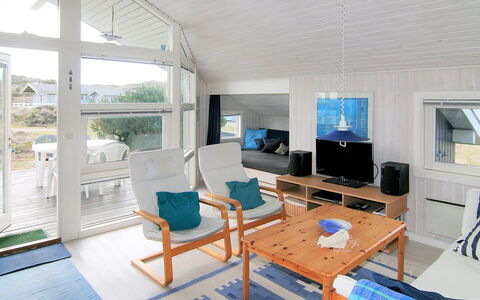 Tonna - 1Km from the Sea: Dak, Huis, Huis, Verblijf, Deur, Siding, Dek, Veranda, Plank, Hardwood