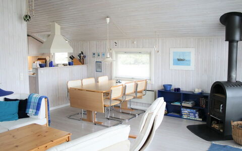 Tonna - 1Km from the Sea: Dak, Huis, Huis, Verblijf, Deur, Siding, Dek, Veranda, Plank, Hardwood