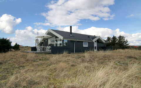 Tonna - 1Km from the Sea: Dak, Huis, Huis, Verblijf, Deur, Siding, Dek, Veranda, Plank, Hardwood
