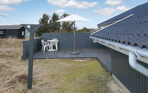 Tonna - 1Km from the Sea: Dak, Huis, Huis, Verblijf, Deur, Siding, Dek, Veranda, Plank, Hardwood