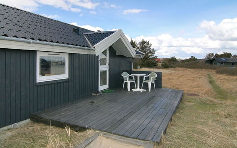 Tonna - 1Km from the Sea: Dak, Huis, Huis, Verblijf, Deur, Siding, Dek, Veranda, Plank, Hardwood