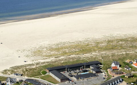 Eske - 50M from the Sea: Dak, Huis, Huis, Verblijf, Deur, Siding, Dek, Veranda, Plank, Hardwood