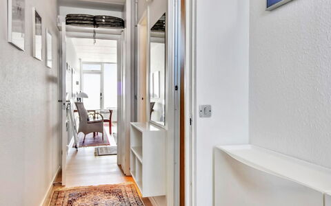 Eske - 50M from the Sea: Dak, Huis, Huis, Verblijf, Deur, Siding, Dek, Veranda, Plank, Hardwood