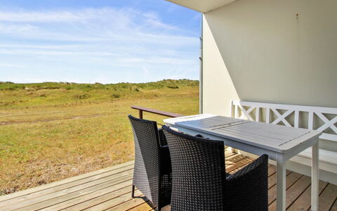 Eske - 50M from the Sea: Dak, Huis, Huis, Verblijf, Deur, Siding, Dek, Veranda, Plank, Hardwood