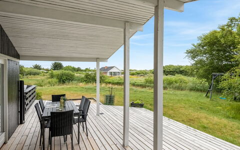 Bentine - 400M from the Sea: Dak, Huis, Huis, Verblijf, Deur, Siding, Dek, Veranda, Plank, Hardwood