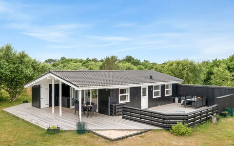 Bentine - 400M from the Sea: Dak, Huis, Huis, Verblijf, Deur, Siding, Dek, Veranda, Plank, Hardwood