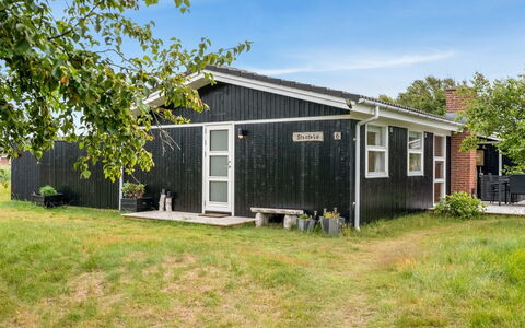 Bentine - 400M from the Sea: Dak, Huis, Huis, Verblijf, Deur, Siding, Dek, Veranda, Plank, Hardwood