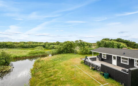 Bentine - 400M from the Sea: Dak, Huis, Huis, Verblijf, Deur, Siding, Dek, Veranda, Plank, Hardwood