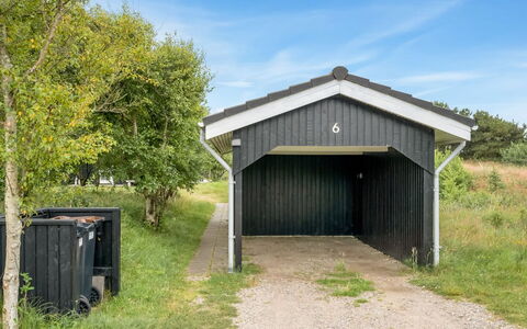 Bentine - 400M from the Sea: Dak, Huis, Huis, Verblijf, Deur, Siding, Dek, Veranda, Plank, Hardwood