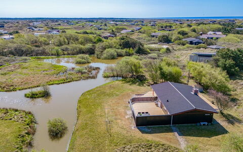 Bentine - 400M from the Sea: Dak, Huis, Huis, Verblijf, Deur, Siding, Dek, Veranda, Plank, Hardwood