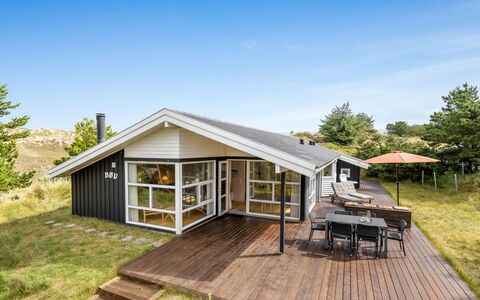 Tineke - 800M from the Sea: Dak, Huis, Huis, Verblijf, Deur, Siding, Dek, Veranda, Plank, Hardwood