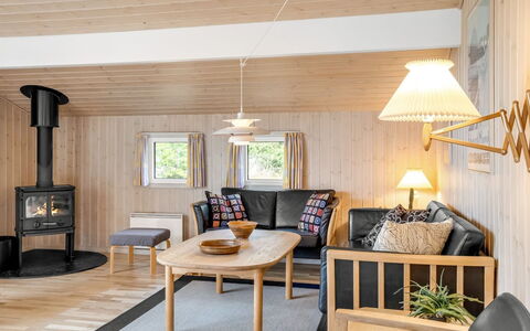 Tineke - 800M from the Sea: Dak, Huis, Huis, Verblijf, Deur, Siding, Dek, Veranda, Plank, Hardwood
