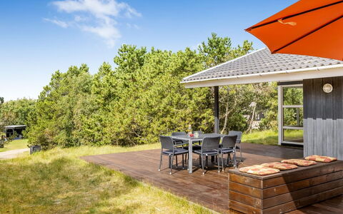 Tineke - 800M from the Sea: Dak, Huis, Huis, Verblijf, Deur, Siding, Dek, Veranda, Plank, Hardwood