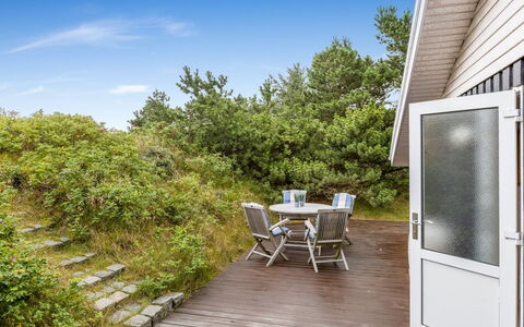 Tineke - 800M from the Sea: Dak, Huis, Huis, Verblijf, Deur, Siding, Dek, Veranda, Plank, Hardwood