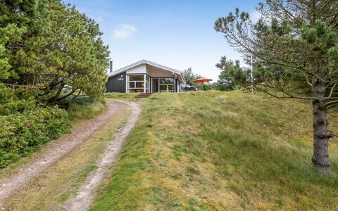Tineke - 800M from the Sea: Dak, Huis, Huis, Verblijf, Deur, Siding, Dek, Veranda, Plank, Hardwood