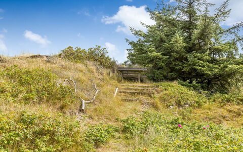 Tineke - 800M from the Sea: Dak, Huis, Huis, Verblijf, Deur, Siding, Dek, Veranda, Plank, Hardwood