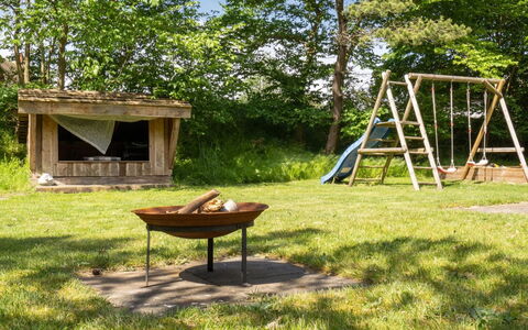 Keyla - 3.2Km from the Sea: Meubilair, Interieur Ontwerp, Stoel, Flooring, Tafel, Toevlucht, Verdieping, Plafond, Kamer, Eco Hotel