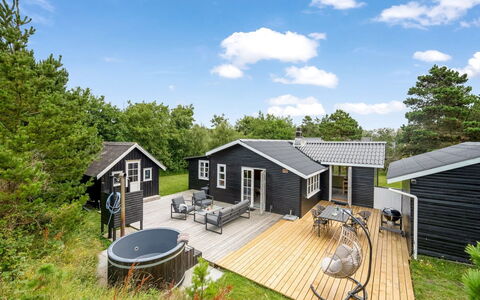 Ljuba - 700M from the Sea: Huis, Dak, Huis, Verblijf, Schuur, Garden Gebouwen, Siding, Werf, Blokhut, Hut