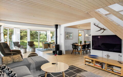 Laila - 1.2Km from the Sea: Dak, Huis, Huis, Verblijf, Deur, Siding, Dek, Veranda, Plank, Hardwood