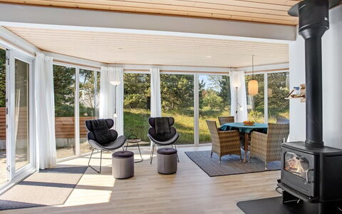 Laila - 1.2Km from the Sea: Dak, Huis, Huis, Verblijf, Deur, Siding, Dek, Veranda, Plank, Hardwood