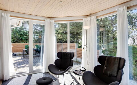 Laila - 1.2Km from the Sea: Dak, Huis, Huis, Verblijf, Deur, Siding, Dek, Veranda, Plank, Hardwood