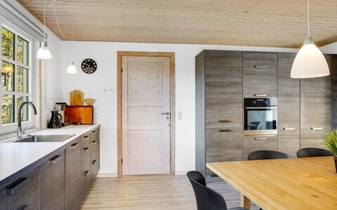 Laila - 1.2Km from the Sea: Dak, Huis, Huis, Verblijf, Deur, Siding, Dek, Veranda, Plank, Hardwood
