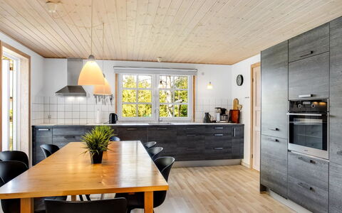 Laila - 1.2Km from the Sea: Dak, Huis, Huis, Verblijf, Deur, Siding, Dek, Veranda, Plank, Hardwood
