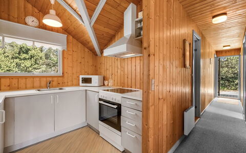 Clea - 800M from the Sea: Hout, Keuken, Plafond, Flooring, Interieur Ontwerp, Huis, Beits, Hardwood, Countertop, Kamer