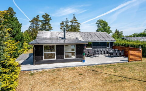 Eira - 350M to the Fjord: Meubilair, Interieur Ontwerp, Flooring, Hout, Verdieping, Plafond, Houten Vloer, Stoel, Tafel, Verlichting