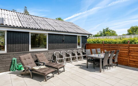 Eira - 350M to the Fjord: Meubilair, Interieur Ontwerp, Flooring, Hout, Verdieping, Plafond, Houten Vloer, Stoel, Tafel, Verlichting