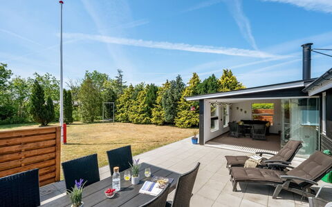 Eira - 350M to the Fjord: Meubilair, Interieur Ontwerp, Flooring, Hout, Verdieping, Plafond, Houten Vloer, Stoel, Tafel, Verlichting