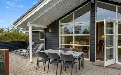 Lillemor - 800M to the Fjord: Deur, Verblijf, Veranda, Siding, Stoel, Hardwood, Buitenmeubels, Werf, Dek, Patio