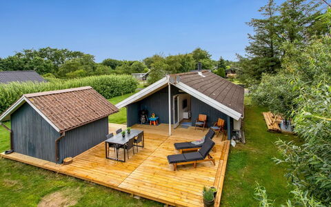 Frender - 800M to the Fjord: Meubilair, Interieur Ontwerp, Flooring, Hout, Verdieping, Plafond, Houten Vloer, Stoel, Tafel, Verlichting