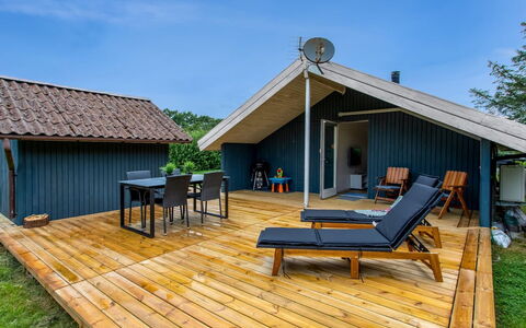 Frender - 800M to the Fjord: Meubilair, Interieur Ontwerp, Flooring, Hout, Verdieping, Plafond, Houten Vloer, Stoel, Tafel, Verlichting