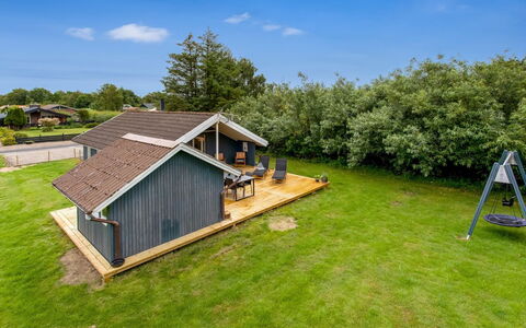 Frender - 800M to the Fjord: Meubilair, Interieur Ontwerp, Flooring, Hout, Verdieping, Plafond, Houten Vloer, Stoel, Tafel, Verlichting