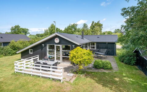 Mina - 600M to the Fjord: Dak, Huis, Huis, Verblijf, Siding, Landgoed, Oprit, Garden Gebouwen, Werf, Schuur