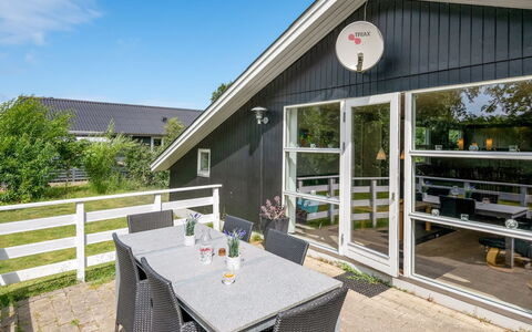 Mina - 600M to the Fjord: Dak, Huis, Huis, Verblijf, Siding, Landgoed, Oprit, Garden Gebouwen, Werf, Schuur